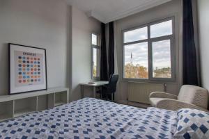 Postel nebo postele na pokoji v ubytování Capacious & Vibrant 4BR w Views and Shared Terrace