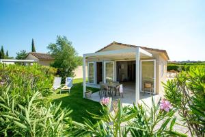 Vrt pred nastanitvijo Parc Saint James Oasis Village