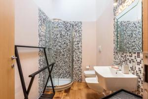 Koupelna v ubytování Casa Lidia Luxury attico 7