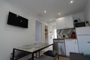 Kuchyň nebo kuchyňský kout v ubytování Cocon à la campagne - Disney 20 min - Paris 40 min - 2 terrasses