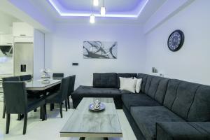 Χώρος καθιστικού στο Jensila Suite by "elite"