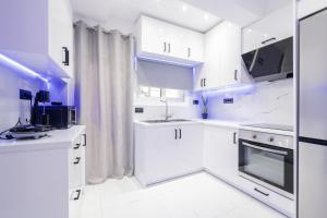 Η κουζίνα ή μικρή κουζίνα στο Jensila Suite by "elite"