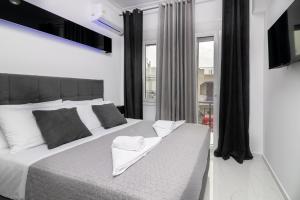 Ένα ή περισσότερα κρεβάτια σε δωμάτιο στο Jensila Suite by "elite"