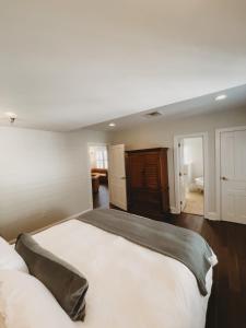 a bedroom with a large white bed in a room at The Jefferson Inn in Southern Pines