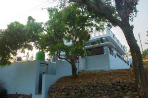 Το κτήριο όπου στεγάζεται  το διαμέρισμα +7 φωτογραφίες