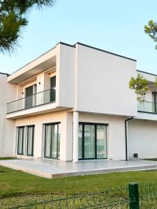Φωτογραφία από το άλμπουμ του Sea't La Vie Villas σε Hamallë