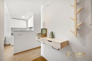 Kuchyň nebo kuchyňský kout v ubytování Cozy apartment with sea view and private parking in Fuengirola