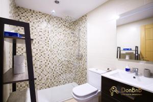 Koupelna v ubytování Cozy apartment with sea view and private parking in Fuengirola
