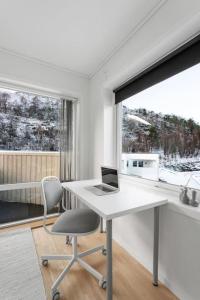 a white desk with a chair and a laptop on it at Stor og moderne leilighet i Indre Arna Bergen GRATIS PARKERING!! in Bergen