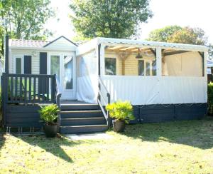 Fotografia z galérie ubytovania Charmant bungalow en camping 5* avec piscine v destinácii Erdeven