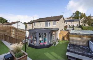 a house with a garden with a house at MODERN 3 BED - Sleeps 6 with HOT TUB in Bath
