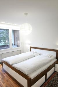 a large bed in a room with a window at 2.5 Zimmerwohnung für Sportler & Familien WHG 132 & WHG 612 in Täsch