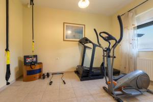 The fitness centre and/or fitness facilities at Alegria 3bd Villa