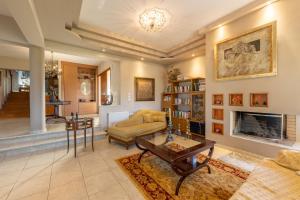 A seating area at Alegria 3bd Villa