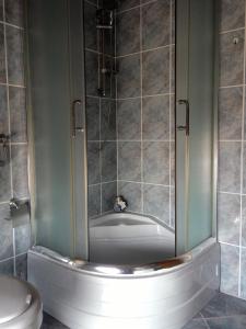 Ένα μπάνιο στο Apartments Zara