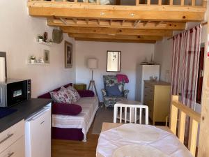 a living room with a couch and a table at Apartment Vesna in Skradin
