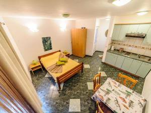 a living room with a table and a kitchen at Apartments & rooms Lucie in Posedarje