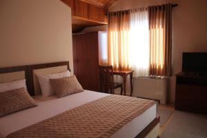 Postel nebo postele na pokoji v ubytování Hotel Hasmegaj + 37 fotografií