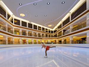Hyatt Regency Galleria Residence Dubai tesisinde veya buraya yakın yüzme havuzu