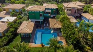 uma vista aérea de um resort com uma piscina em Quintas de Sauípe - Casa K06 na Costa do Sauípe