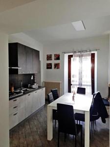 a kitchen with a white table and chairs in a room at BORGO NEL TEMPO in Collestatte