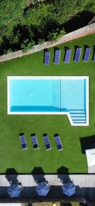an overhead view of a swimming pool with chairs and umbrellas at Ribblesdale Park in Gisburn