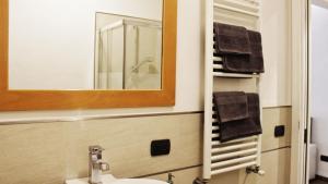 a bathroom with a sink and a mirror at La tua Kimera in Rozzano