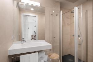Koupelna v ubytování Apartamentos Suite The Way + 12 fotografií
