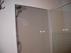 A bathroom at Albergue El Castillo