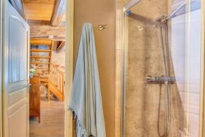 a bathroom with a shower with a shower curtain at Gites de Ponsillou in Lavercantière