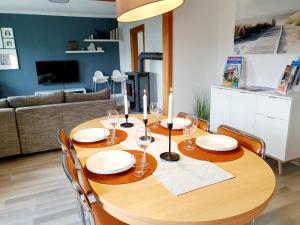 a wooden table with chairs and a dining room at Ferienwohnung Xxl Lausitz direkt in Radibor