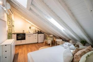 A kitchen or kitchenette at Zaragoza 9 Plaza Mayor