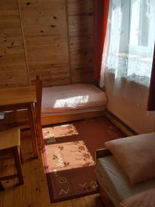 Posteľ alebo postele v izbe v ubytovaní Cicha Dolina