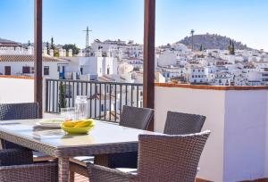 Balkón alebo terasa v ubytovaní Penthouse 17A, Frigiliana 2 bedroom, Pool, Large Terrace and Amazing views in the center of Frigiliana HansOnHoliday Rentals