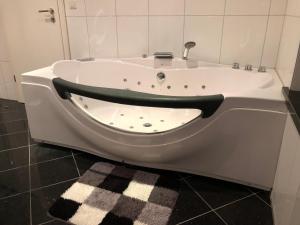 Ein Badezimmer in der Unterkunft Ferienwohnung Amperblick Fürstenfeldbruck
