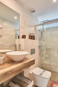 A bathroom at Suite Deluxe Face Mer Apart Malaga