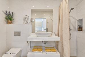 Koupelna v ubytování Suite Deluxe Face Mer Apart Malaga + 33 fotografií