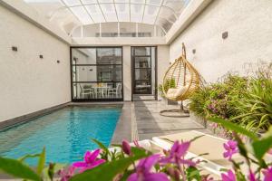 Kolam renang di atau dekat dengan גולד דרים בוטיק - סוויטות מדהימות עם בריכה פרטית מחוממת ומקורה וג'קוזי +9 gambar