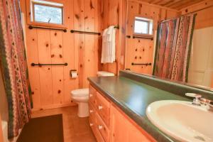 Kylpyhuone majoituspaikassa Longview Lodge