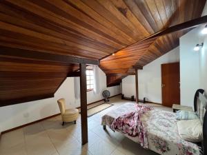 Postel nebo postele na pokoji v ubytování Casa com vista deslumbrante próximo a feirinha