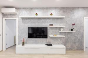 TV a/nebo společenská místnost v ubytování Maison Reginè