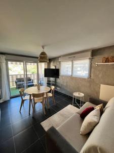 a living room with a couch and a table at Charmant 2 pièces proche Monaco - Parking privé in Menton +15 photos