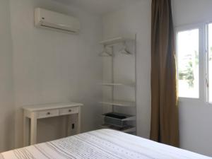 Posteľ alebo postele v izbe v ubytovaní spazioso e incantevole, funzionale, Wi-Fi, AC, patio, piscina condivisa