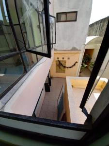 una vista aérea de un balcón de un edificio en Casa El Colibrí CEC, en Tehuacán