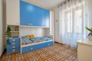 A bed or beds in a room at Casa vacanze 100 metri dal mare