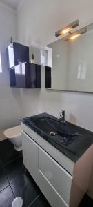 Kuchyň nebo kuchyňský kout v ubytování Modern & Cosy Apartment in Fundão Centre