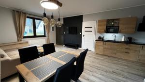 Kuchyňa alebo kuchynka v ubytovaní Apartamenty Czarna Perła