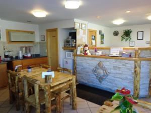Η κουζίνα ή μικρή κουζίνα στο Western Motel