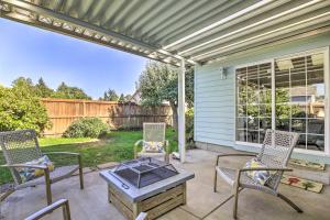 Zahrada ubytování Charming Eugene Home with Fire Pit 8 Mi to UO!