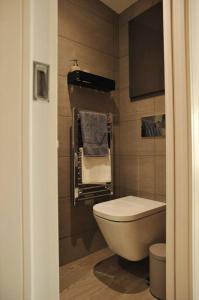 a small bathroom with a toilet and a sink at No. 3 Bligh's Yard in Canterbury